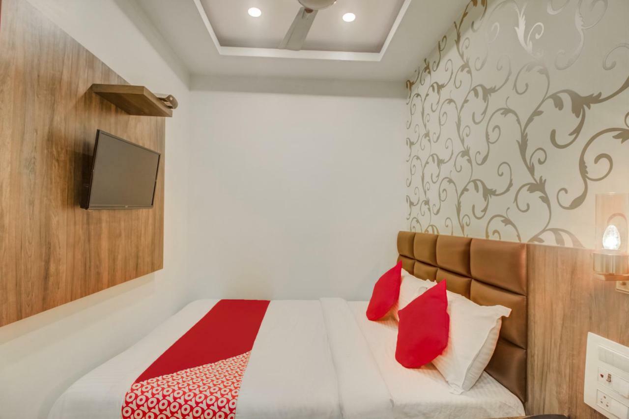 Oyo 42009 Hotel A One Suite Mumbai Exterior foto